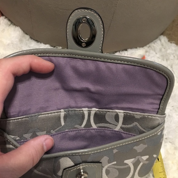 Beautiful Coach silver/grey wristlet in bag - Picture 8 of 8